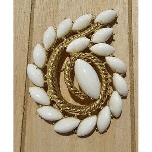 Rare HTF Signed Trifari Gold Tone Rope White Milk Glass Swirl Vine Brooch Pin